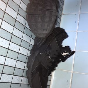 Black nike huaraches